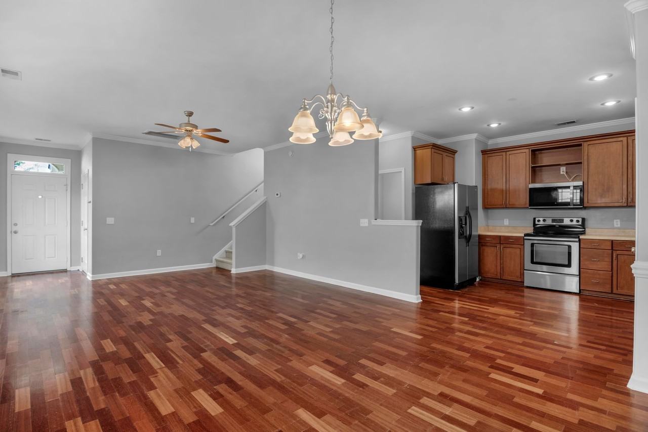 690 Summer Hill Way - Photo 5 of 22