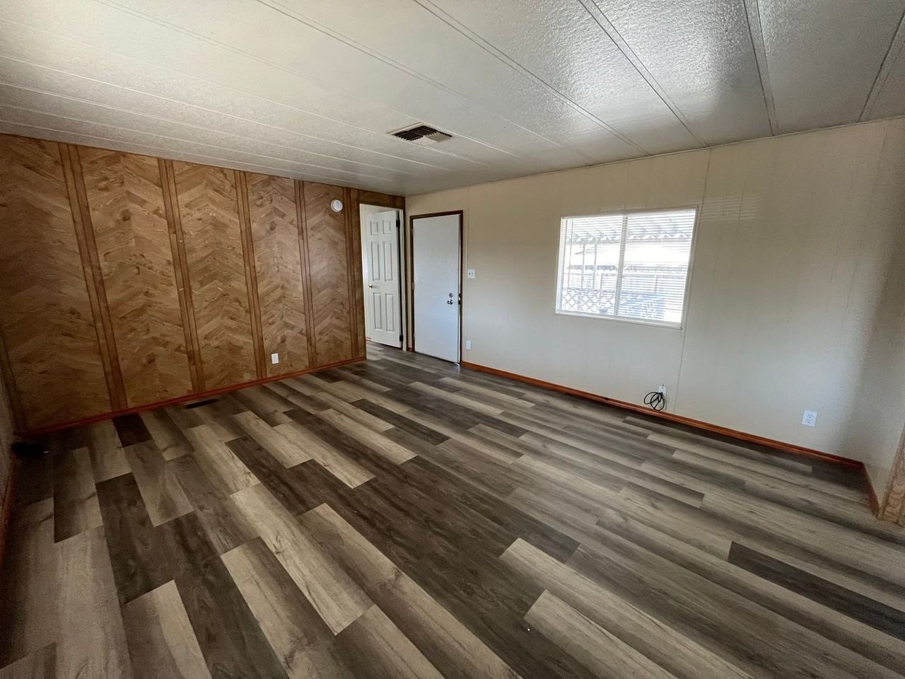 3980 - Photo 3 of 14