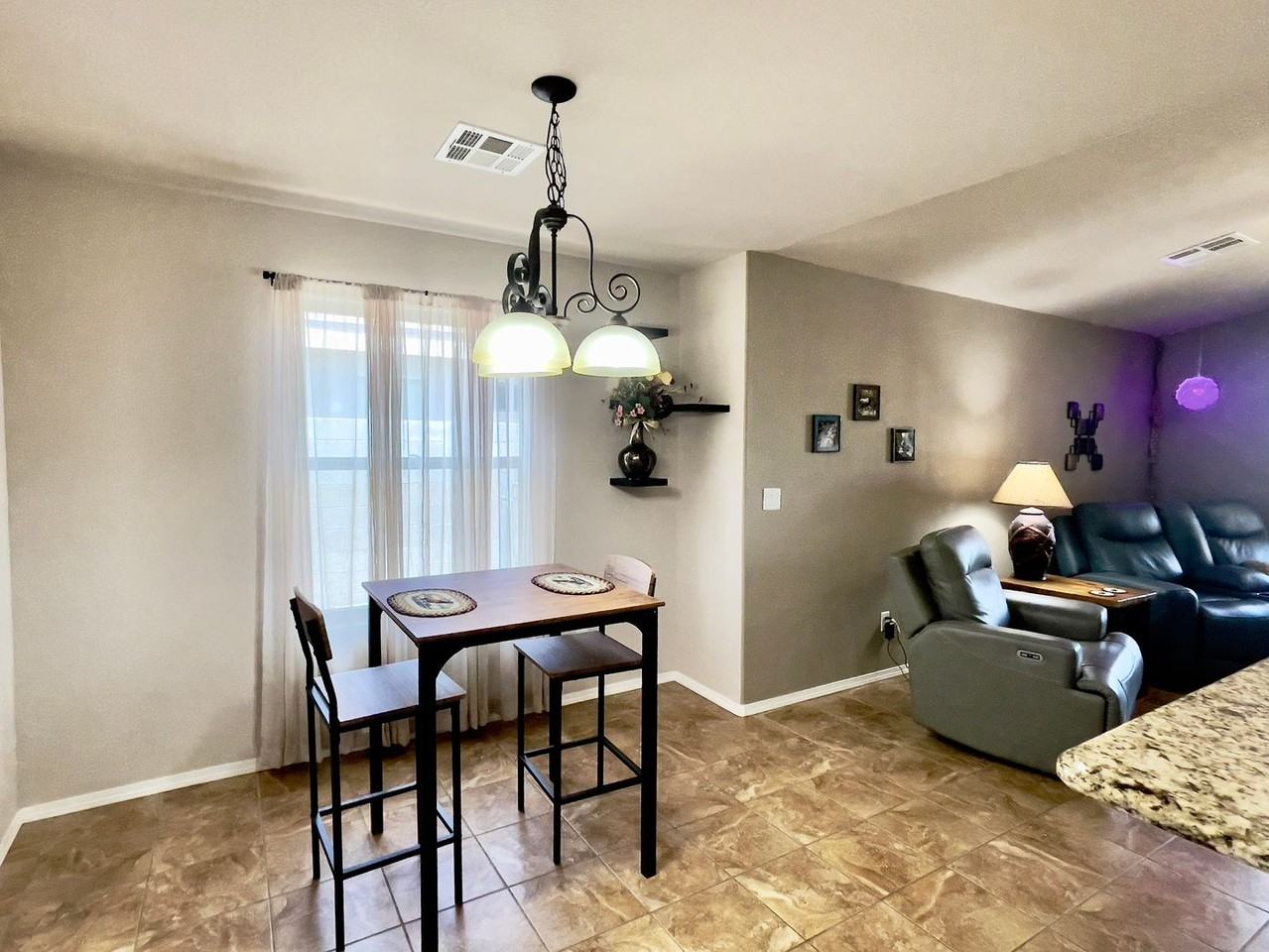 509 Los Pinos St - Photo 3 of 9