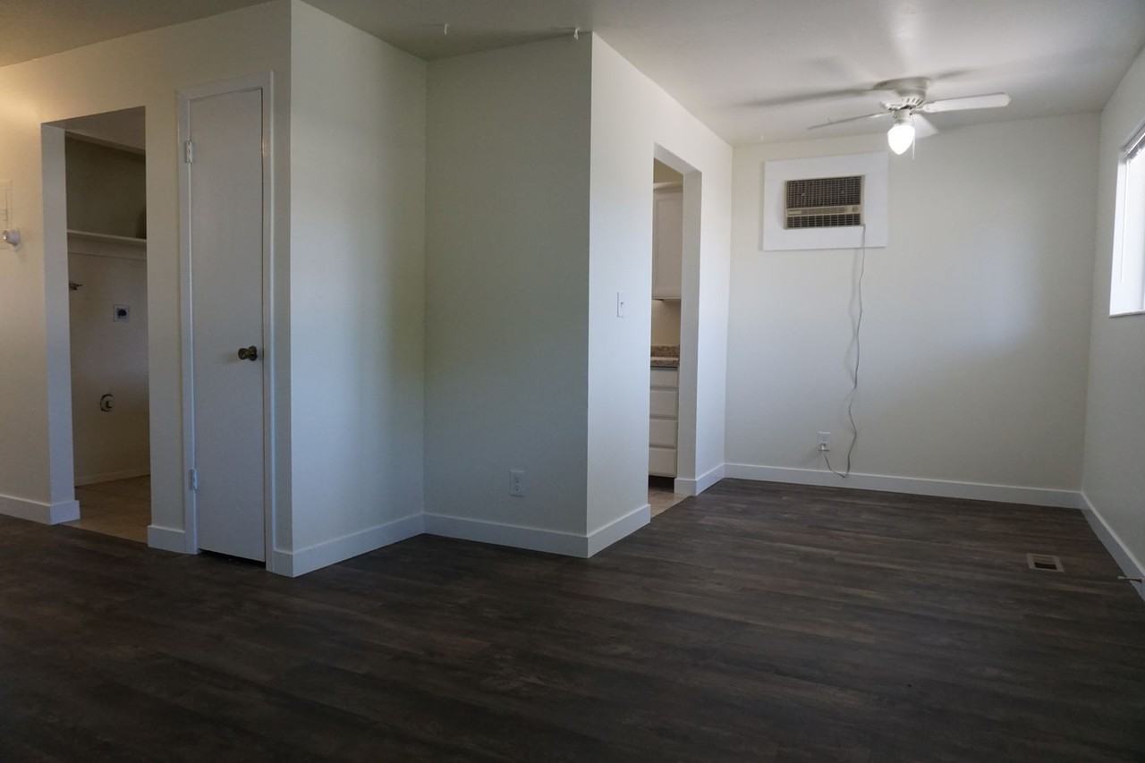 8287 S Ivy Dr - Photo 2 of 14