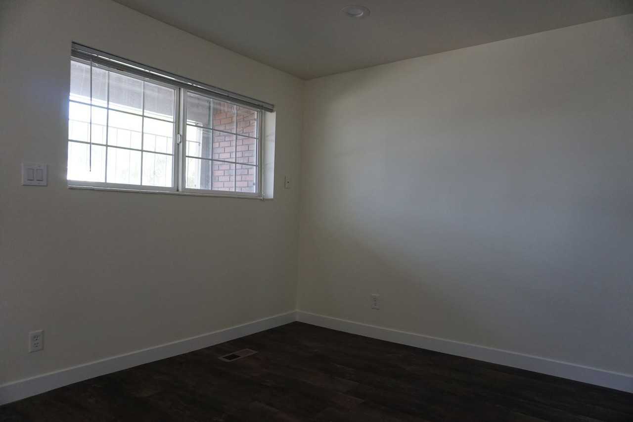 8287 S Ivy Dr - Photo 3 of 14