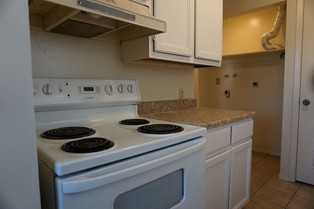 8287 S Ivy Dr - Photo 4 of 14