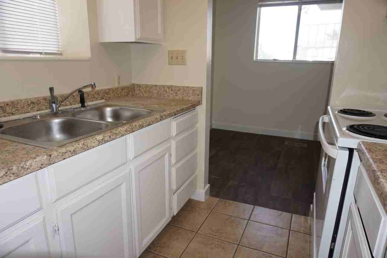 8287 S Ivy Dr - Photo 5 of 14