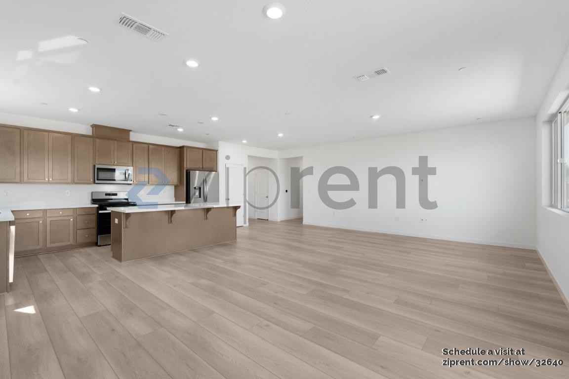 1527 Minories Dr - Photo 3 of 23