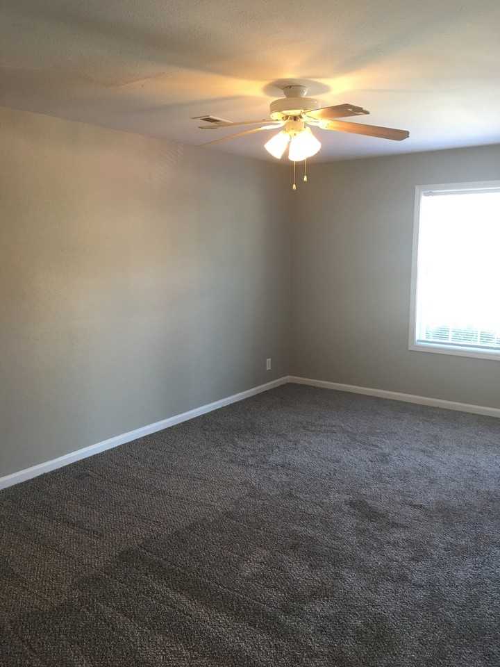 252 Executive Ave Apt 2d - Photo 2 of 4