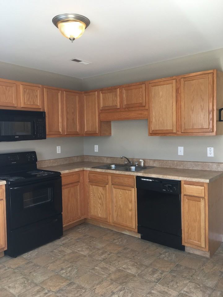 252 Executive Ave Apt 2d - Photo 3 of 4