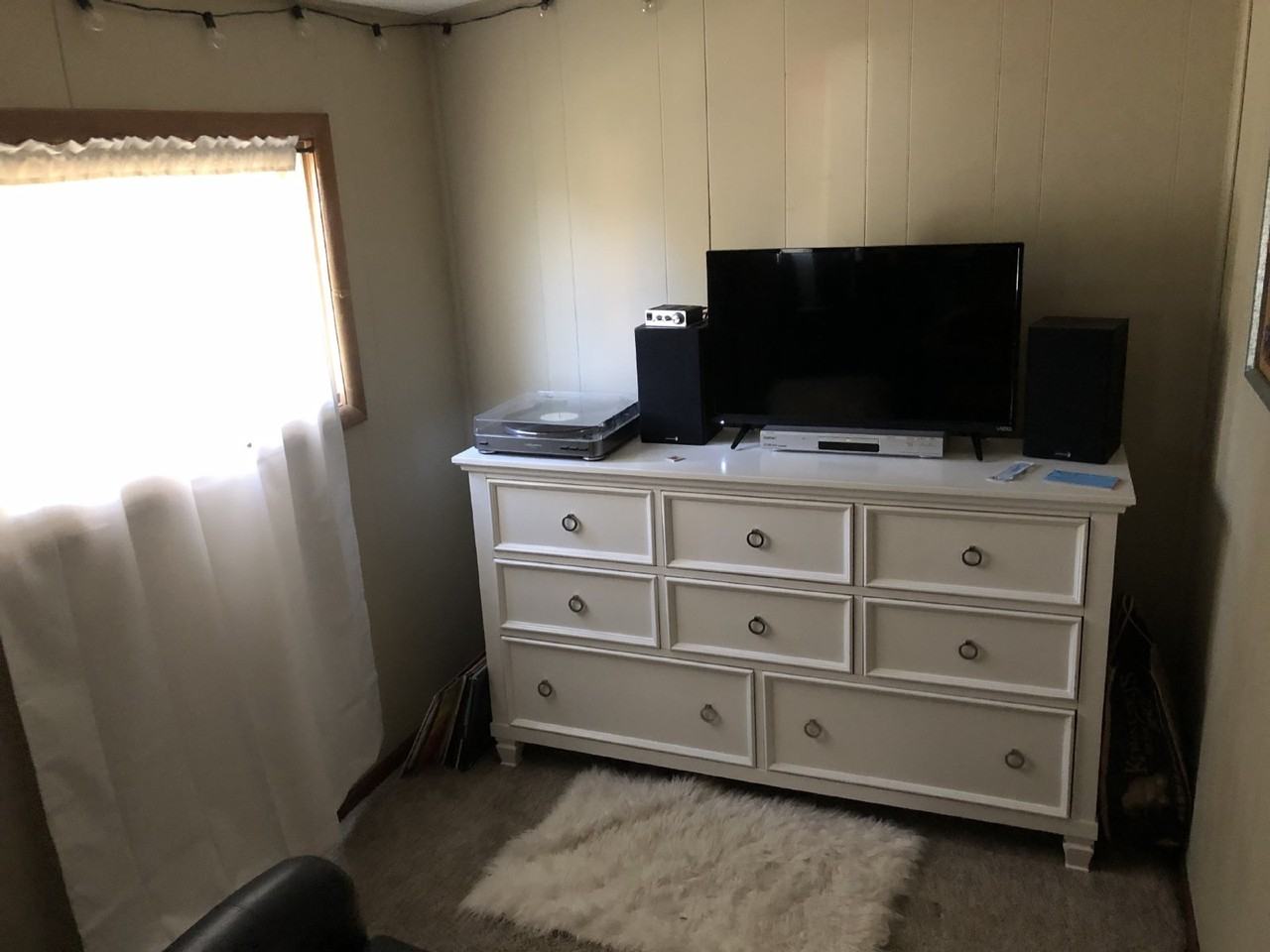 237 10th Ave - Photo 4 of 28