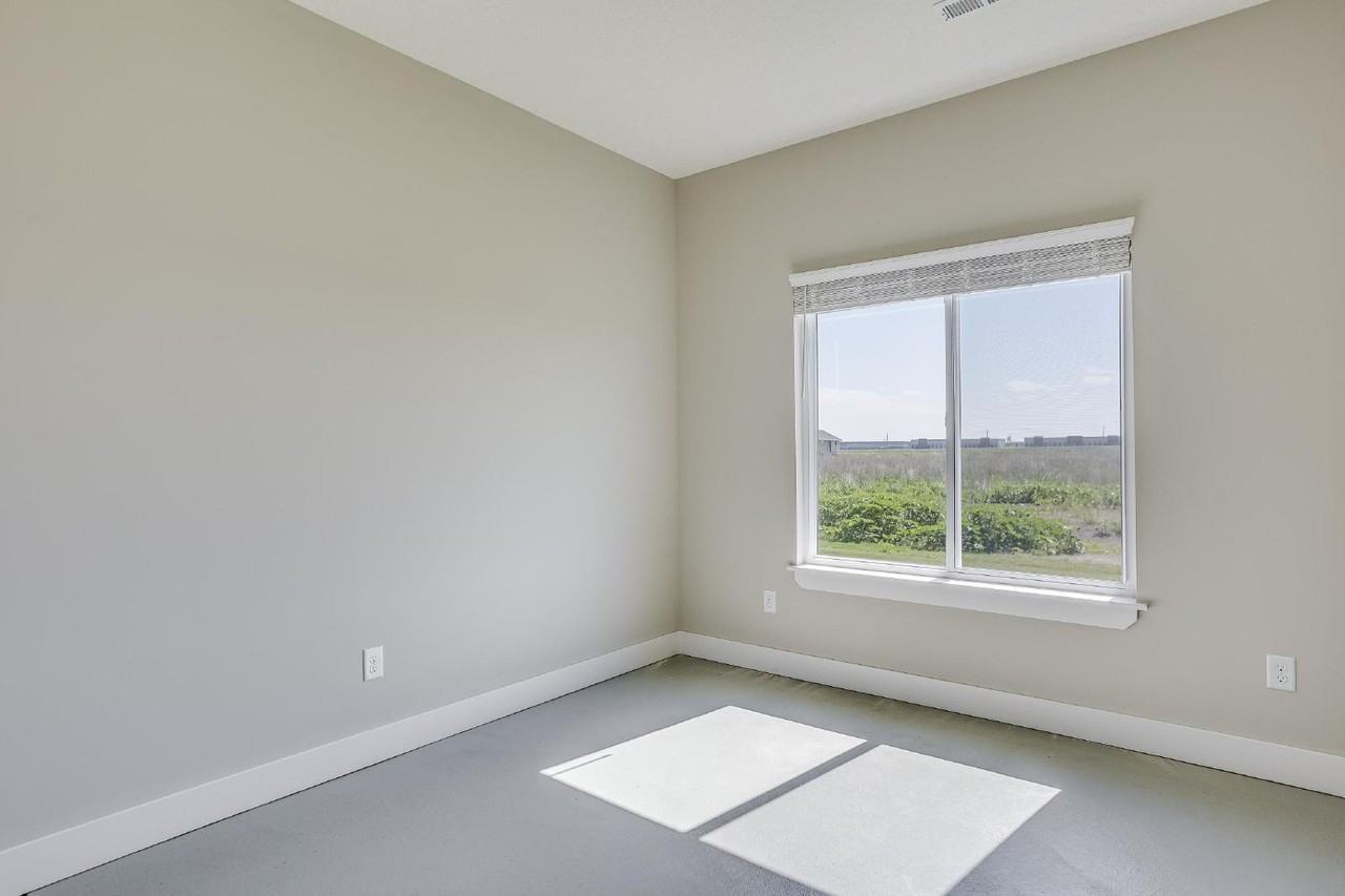 5238 N Cypress St - Photo 7 of 9