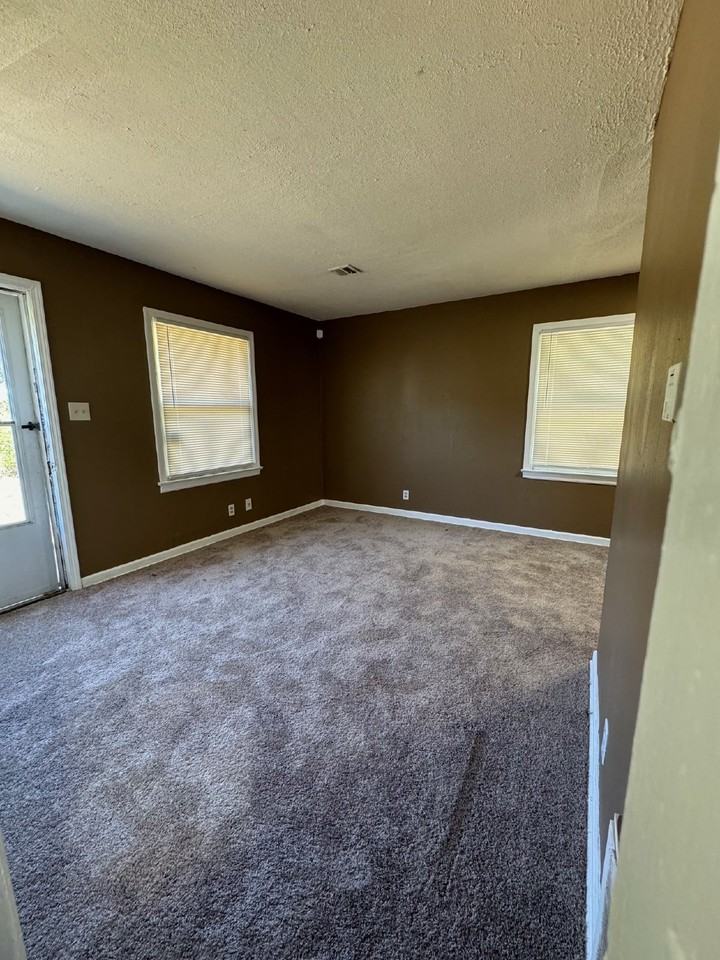 2422 N Minnesota Ave - Photo 3 of 6