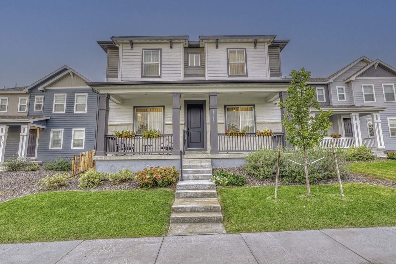 17237 Parkside Dr N - Photo 2 of 36