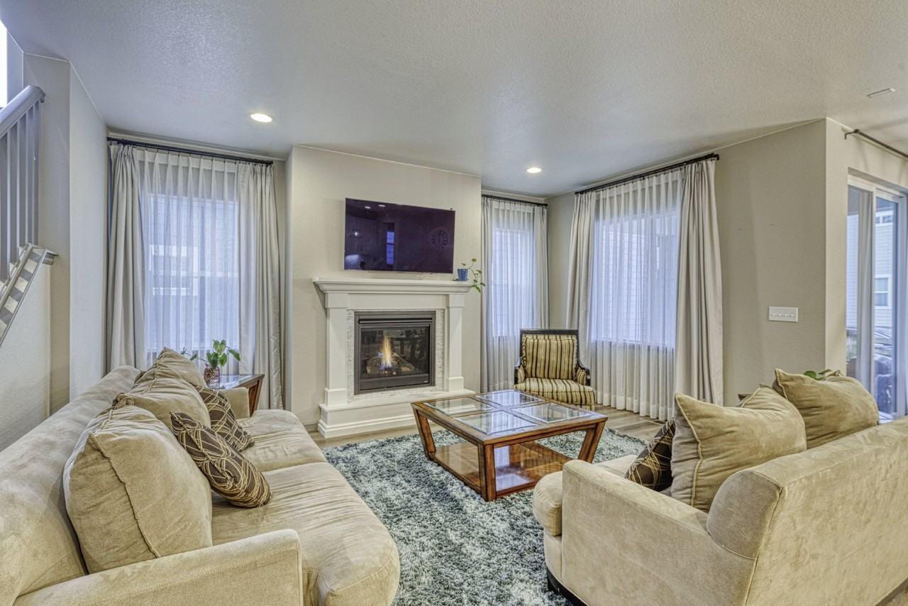 17237 Parkside Dr N - Photo 5 of 36