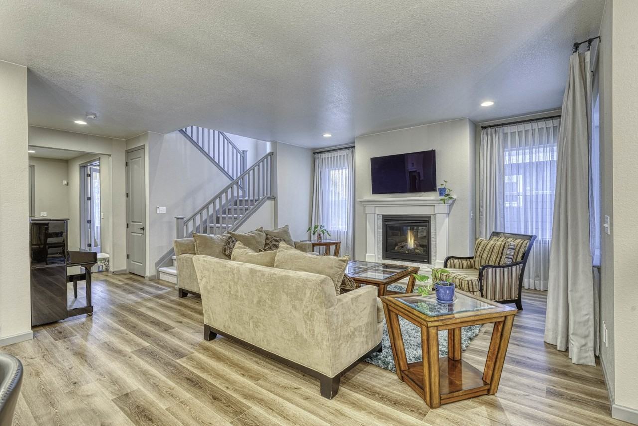 17237 Parkside Dr N - Photo 6 of 36