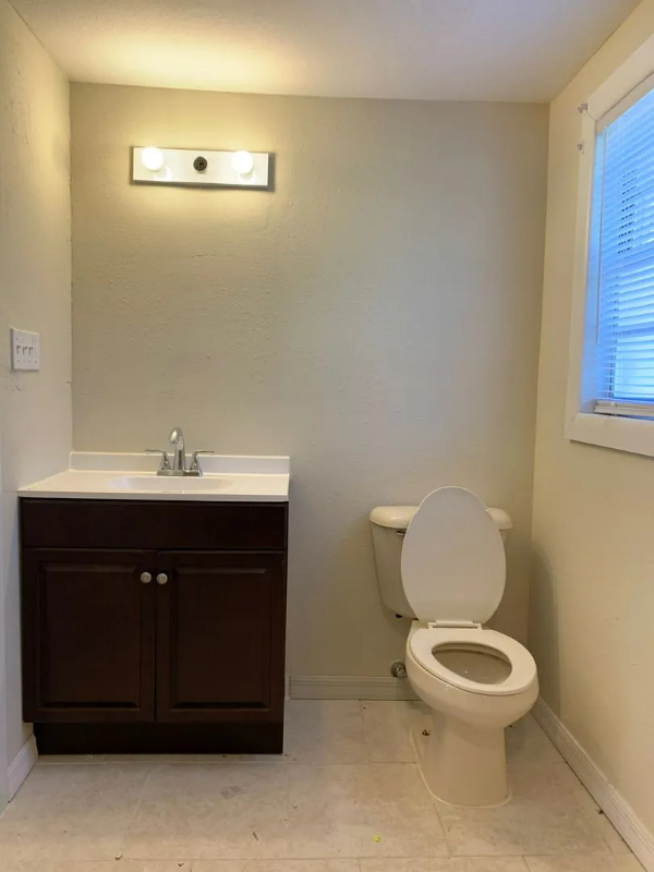 6212 N 49th St - Photo 3 of 16