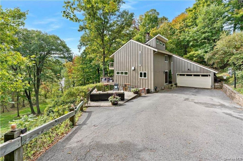 13 Kings Point Ln - Photo 2 of 19