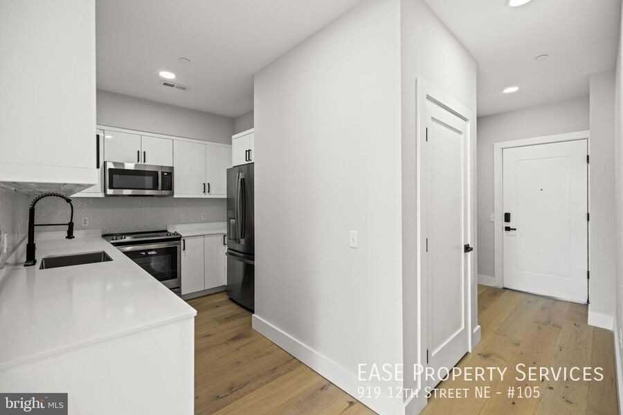 919 12th St Ne #105 - Photo 3 of 21