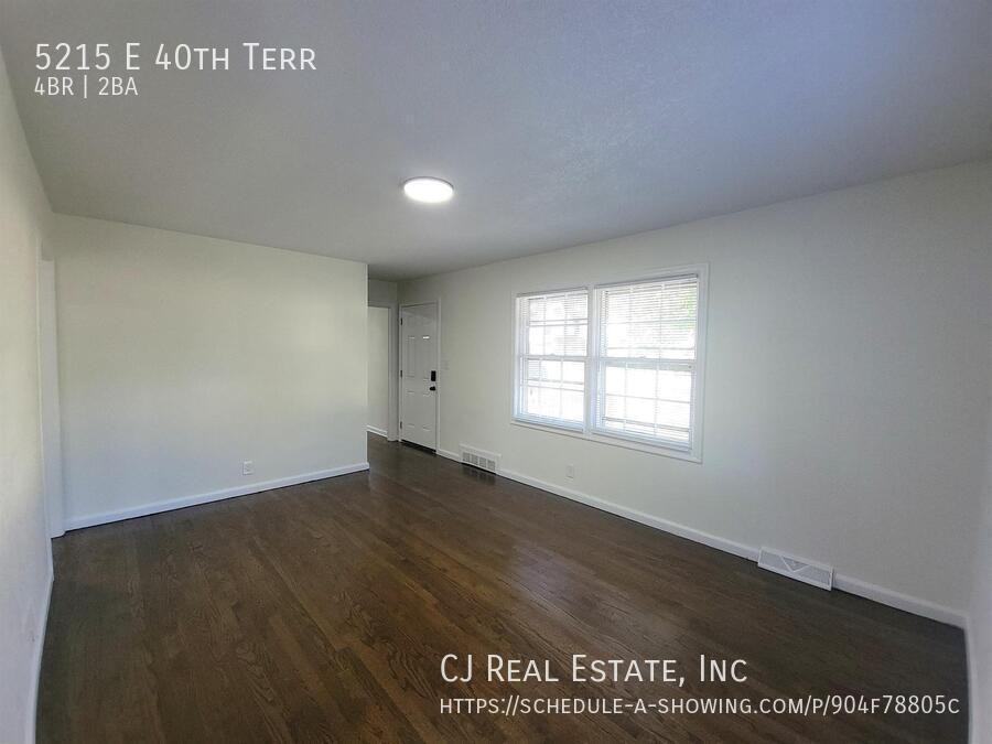 5215 E 40th Ter - Photo 2 of 11