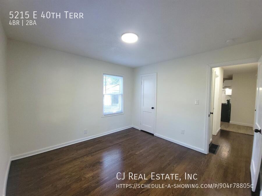 5215 E 40th Ter - Photo 3 of 11