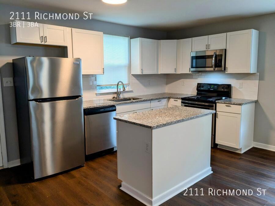 2111 Richmond St - Photo 3 of 18