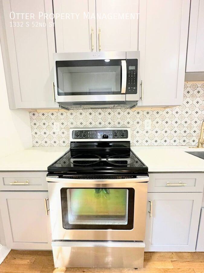 1332 S 52nd St - Photo 3 of 33