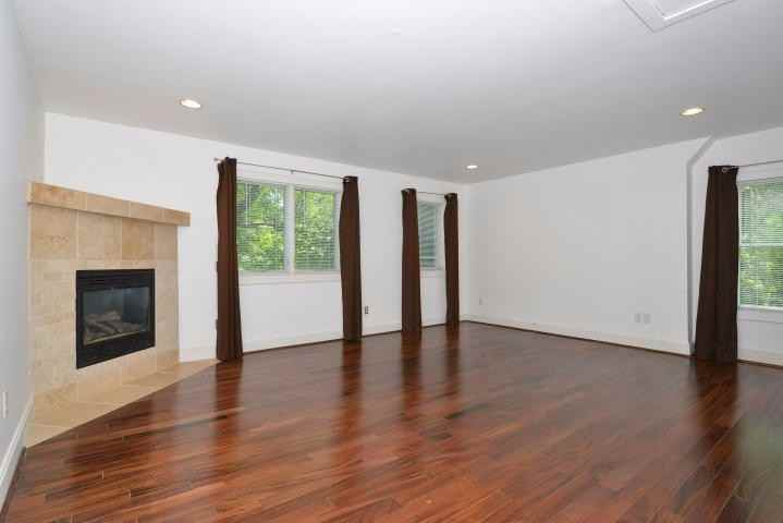 9072 N Lake Dr - Photo 2 of 21