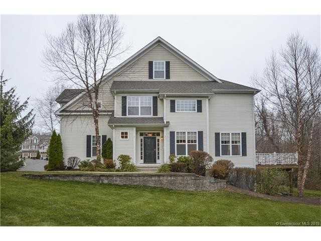 18 Goodwin Cir #18 - Photo 3 of 37