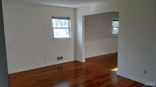 196 Devon Rd - Photo 3 of 7