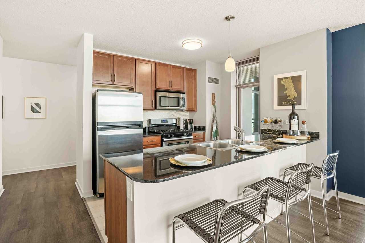 555 W Kinzie St #2-2 - Photo 4 of 32