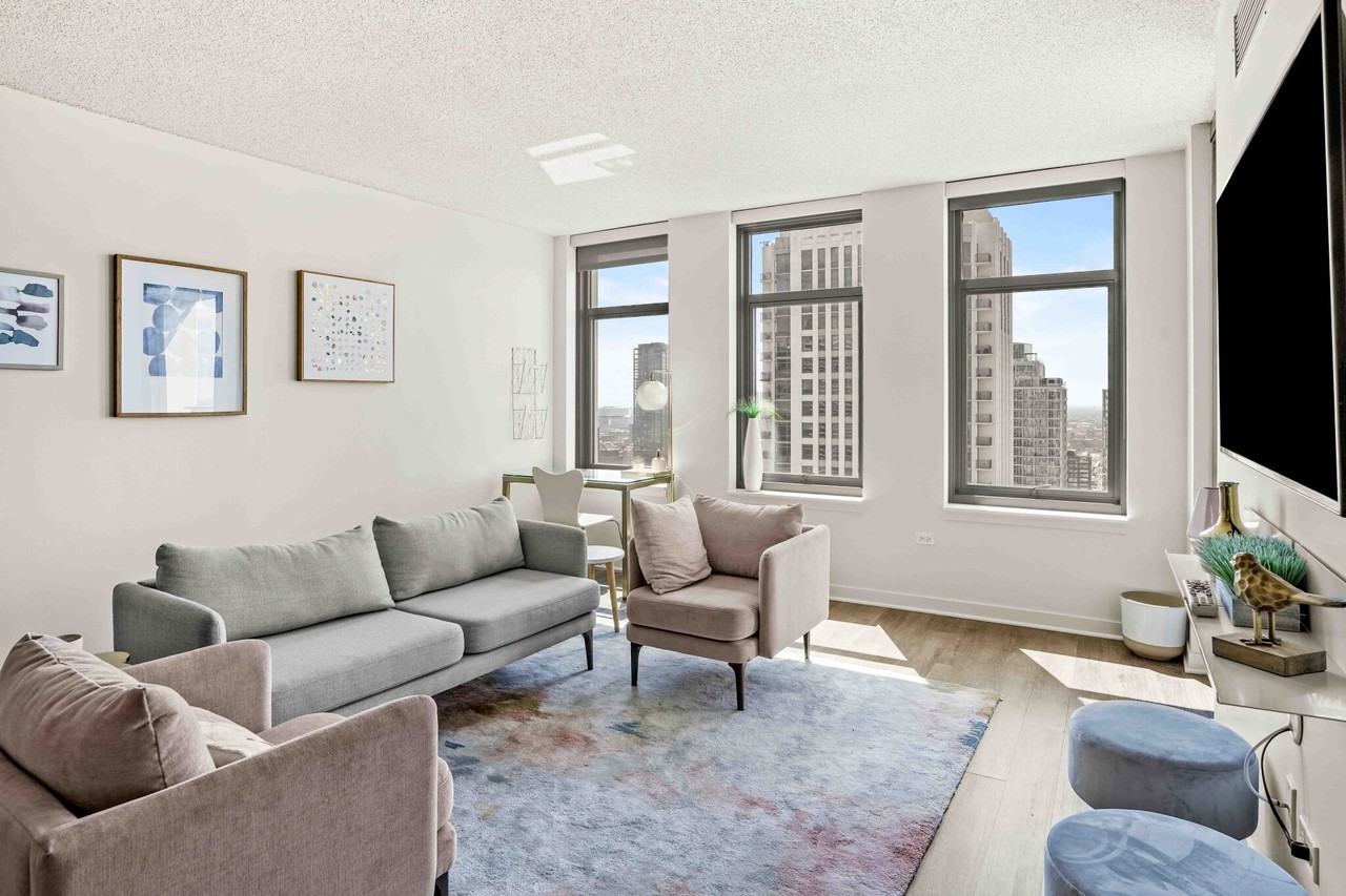 555 W Kinzie St - Photo 2 of 26