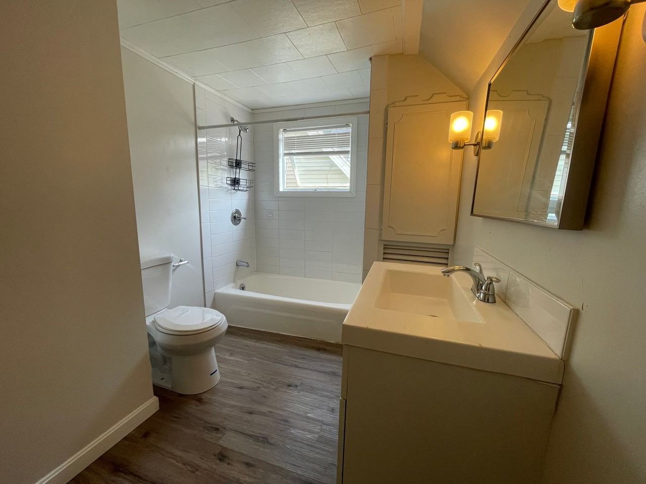 105 Crawford St - Photo 2 of 14