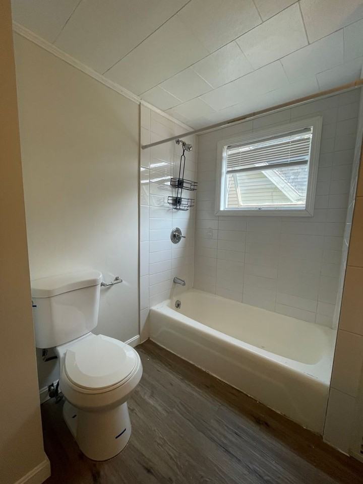 105 Crawford St - Photo 3 of 14