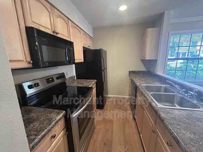 408 Townes St #14 - Photo 7 of 13
