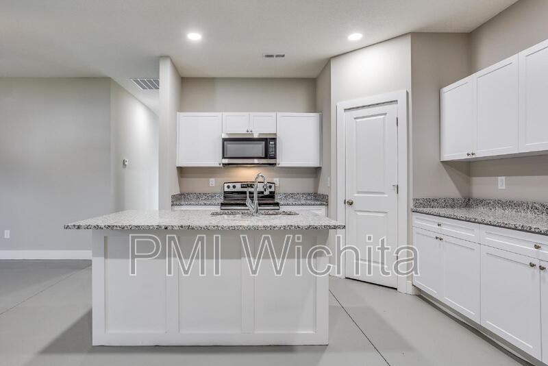 5238 N Cypress Cir - Photo 3 of 9