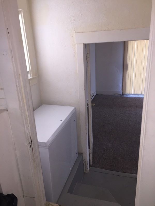 1414 Irving Ave N - Photo 3 of 10