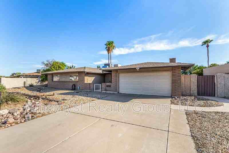 4511 W Sandra Ter - Photo 2 of 33
