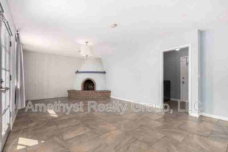 4511 W Sandra Ter - Photo 3 of 33