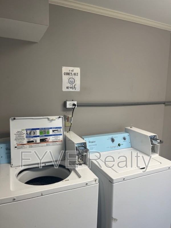 990 Houck St - Photo 3 of 10