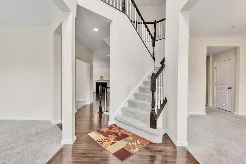 9618 Byward Blvd - Photo 2 of 33