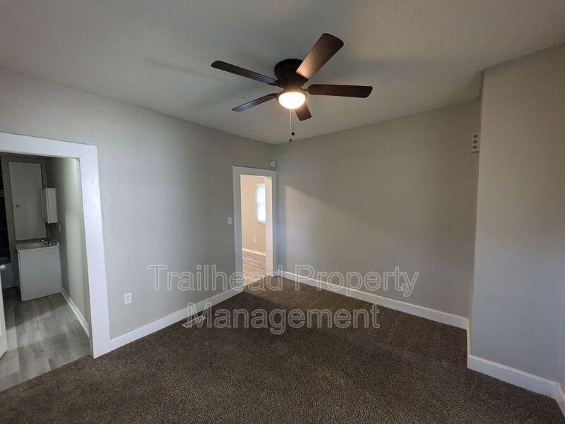 3122 N 10th St - Photo 4 of 14