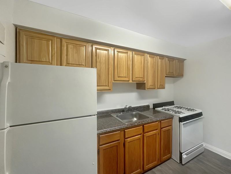 1020 Jack Pl - Photo 2 of 12