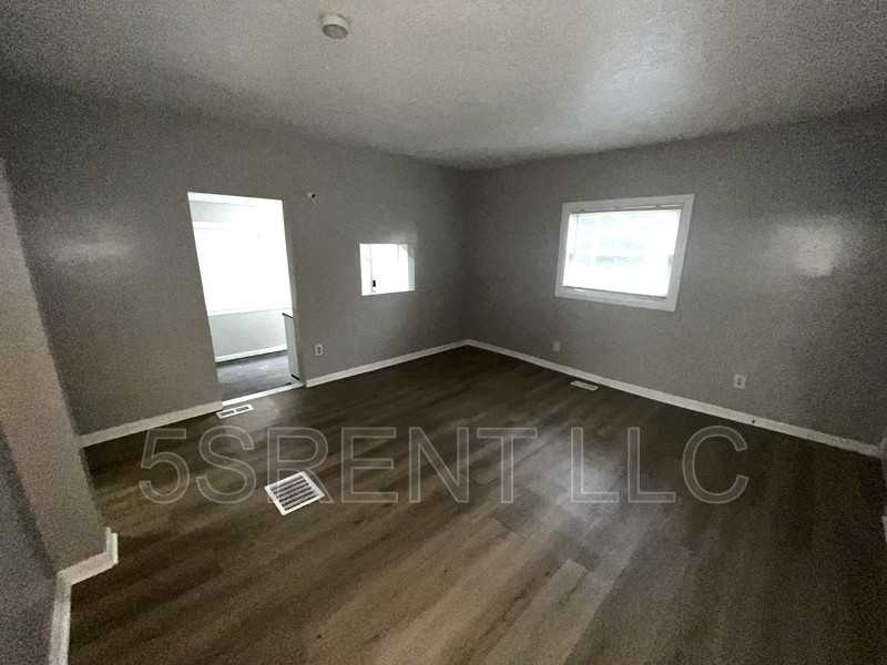 240 S Mary Ellen St - Photo 3 of 19