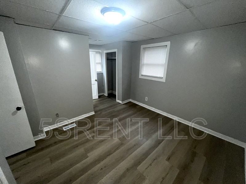 240 S Mary Ellen St - Photo 5 of 19