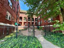 featured image of 116 E Chestnut St #32