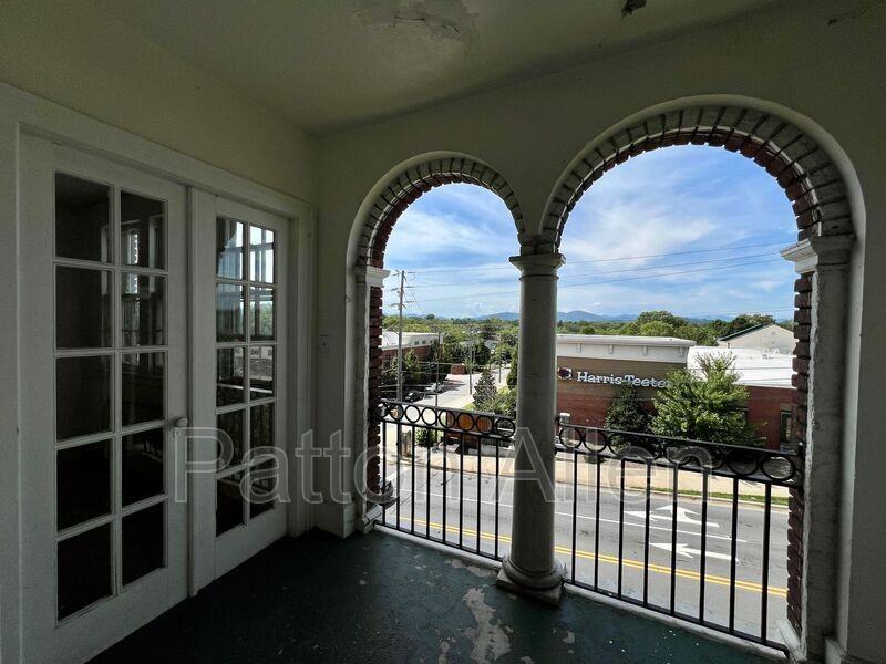 116 E Chestnut St #32 - Photo 7 of 26