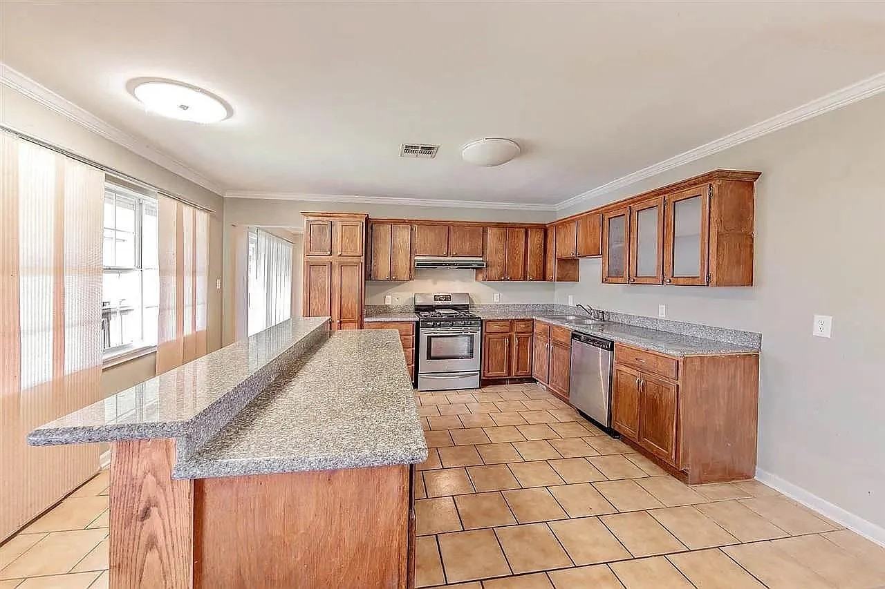 110 Lacache St - Photo 2 of 13