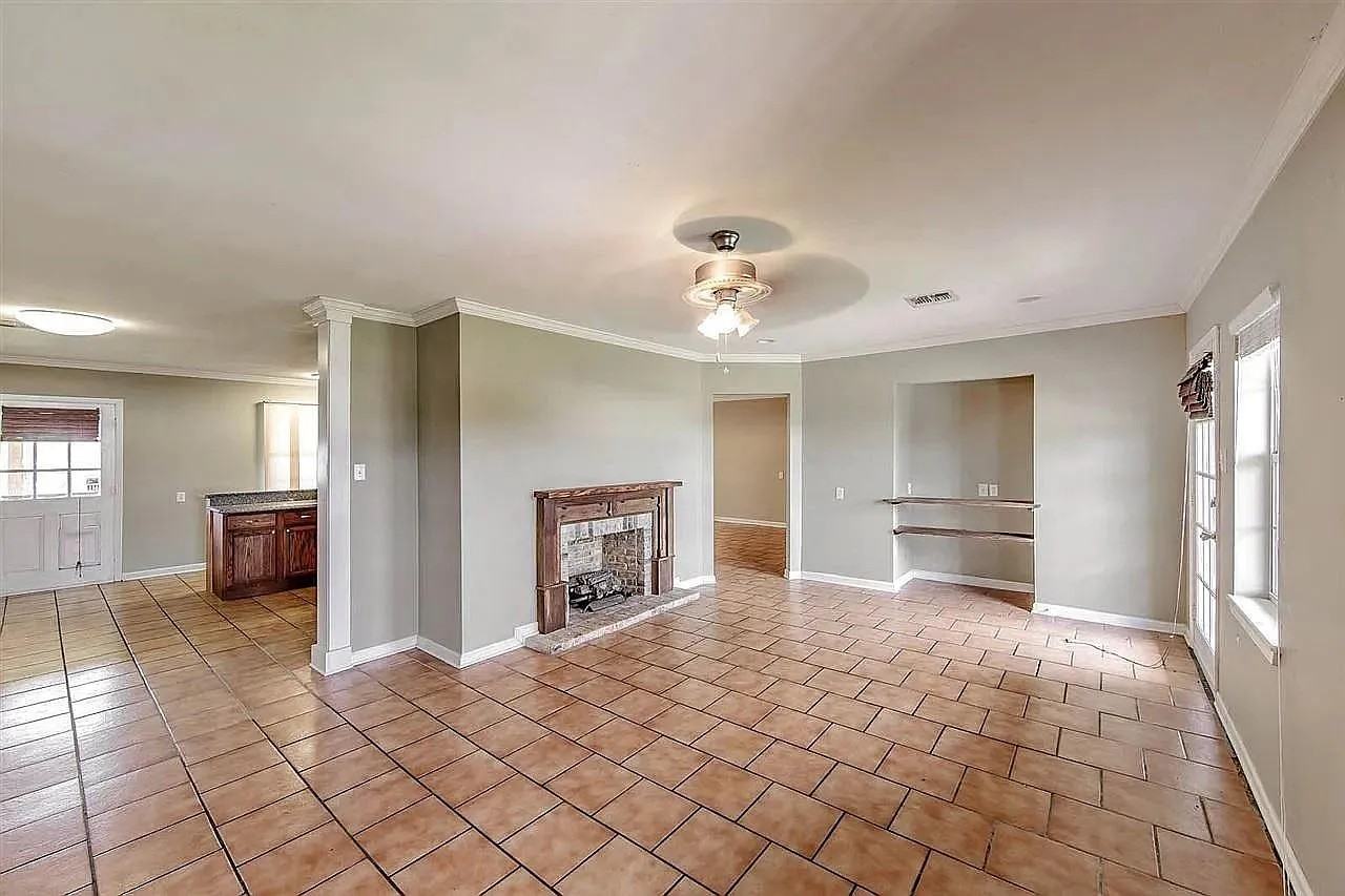 110 Lacache St - Photo 3 of 13