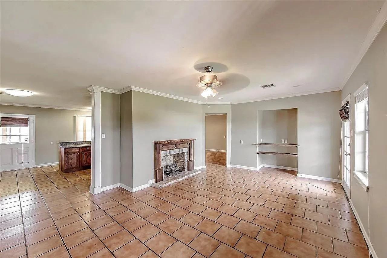110 Lacache St - Photo 7 of 13
