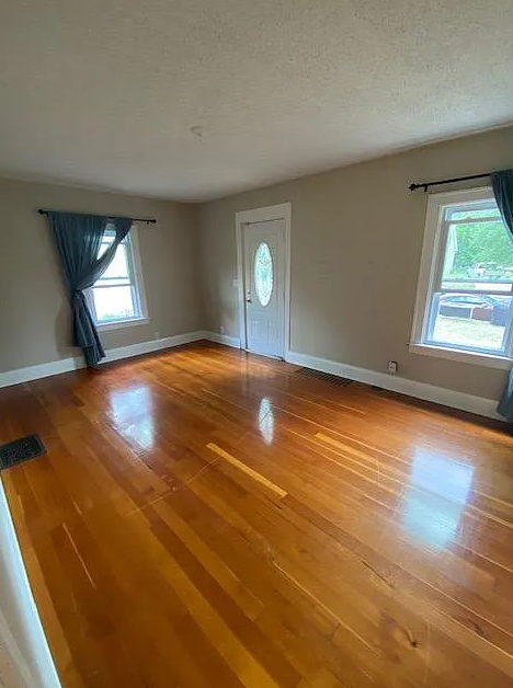 3922 Zane Ave N - Photo 5 of 18