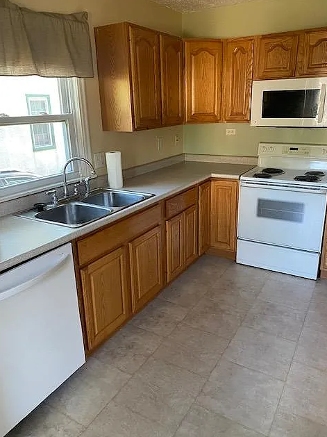 3922 Zane Ave N - Photo 7 of 18