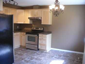 18281 93 Ave Nw - Photo 2 of 8