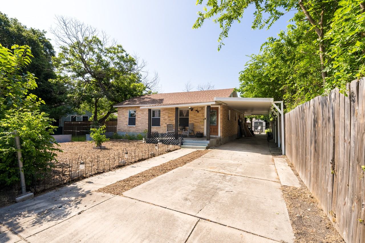 622 Lovera Blvd - Photo 2 of 30